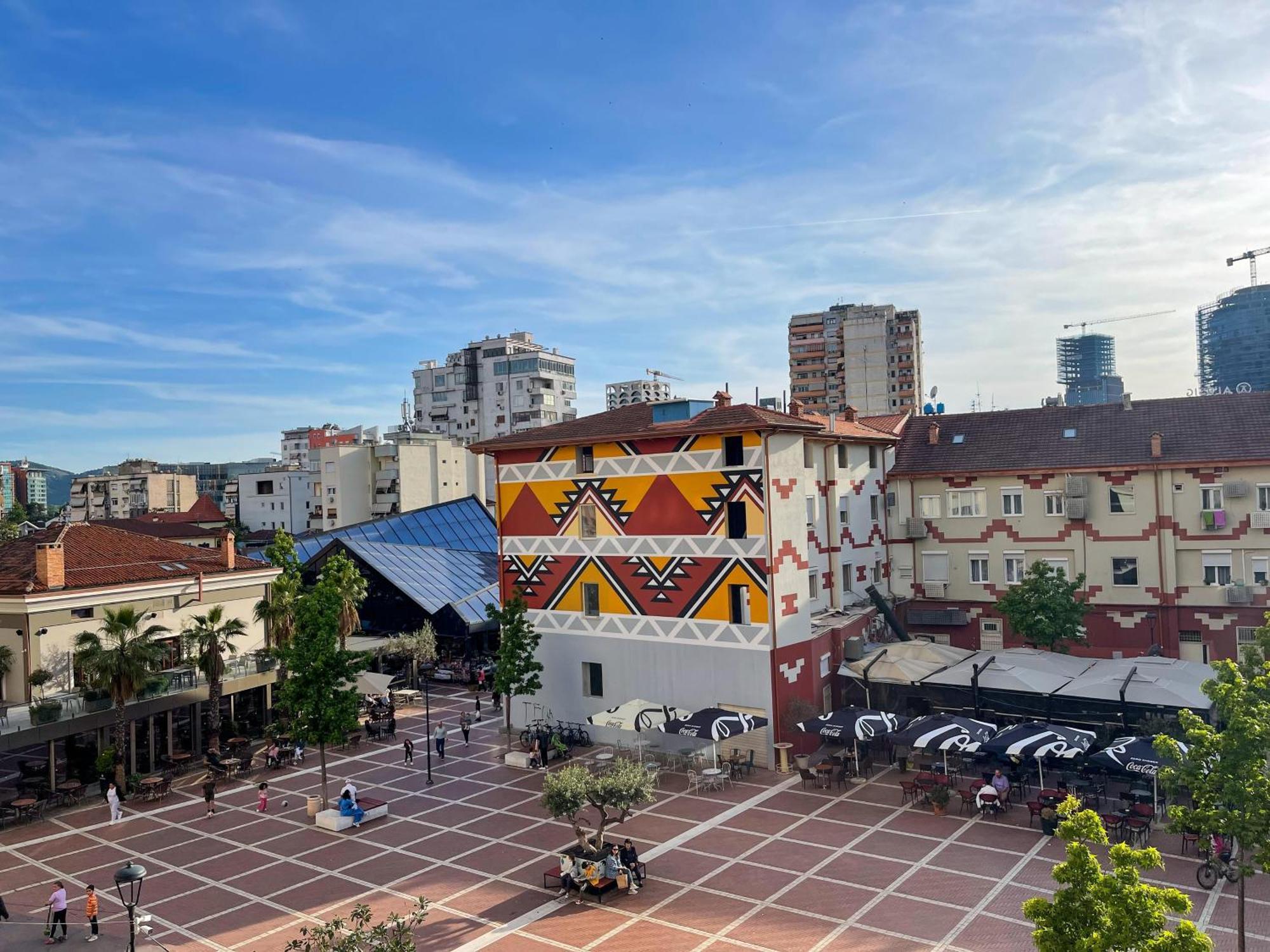 Ferienwohnung Gem In The Heart Of Tirana Exterior foto